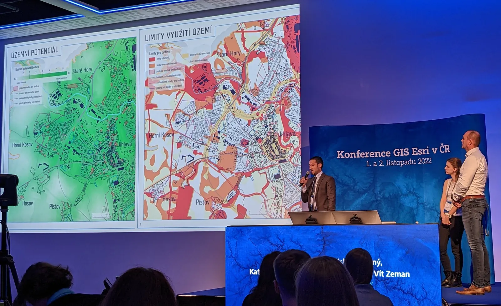 Two maps of Jihlava on the screen: a green potential map and a red constraints map